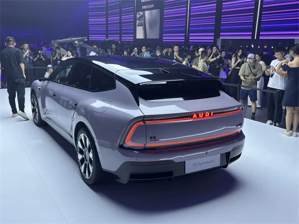 奥迪E5 Sportback：30分钟破万单的背后，是豪华电动的「取舍」革命！